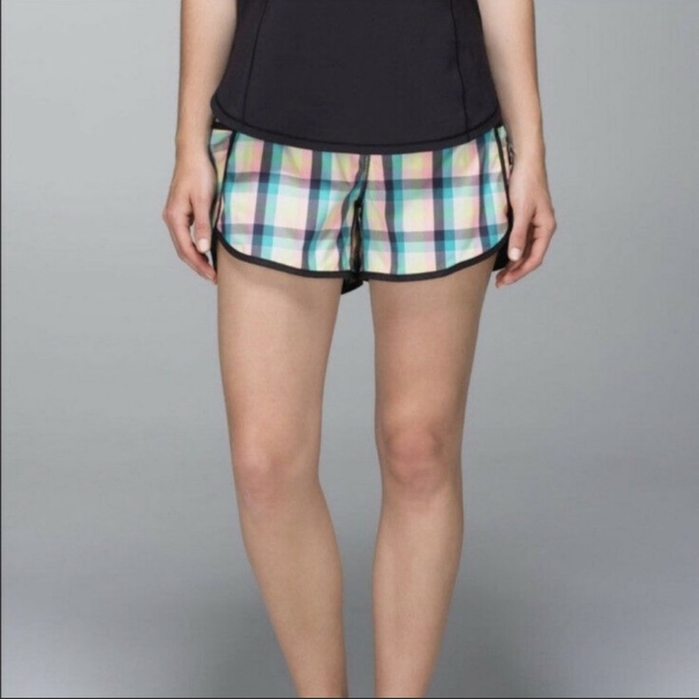Lululemon Tracker II Checkered Shorts 6